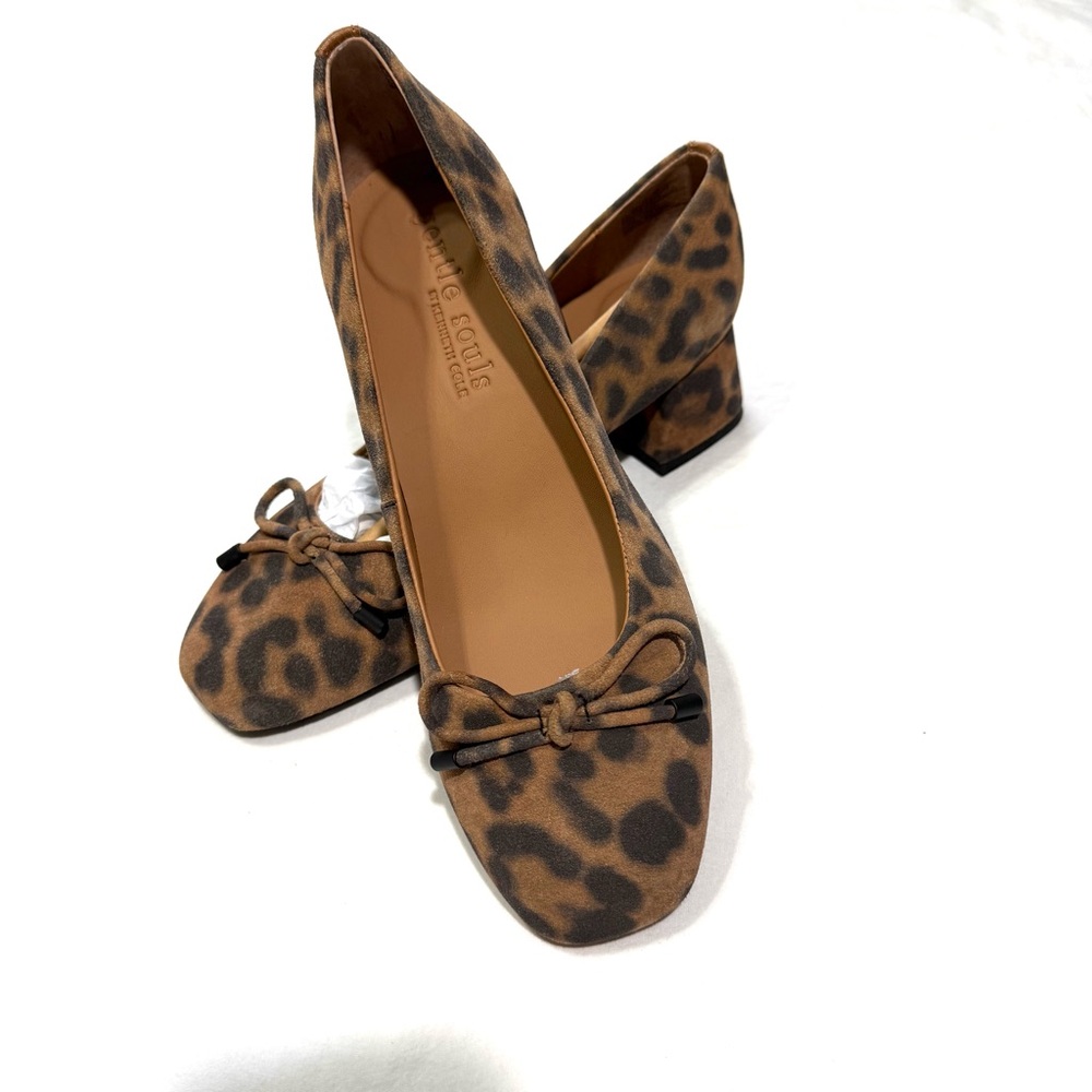 Gentle Souls by Kenneth Cole Leopard Print Pump Size 8.5 Leather Bow Classic